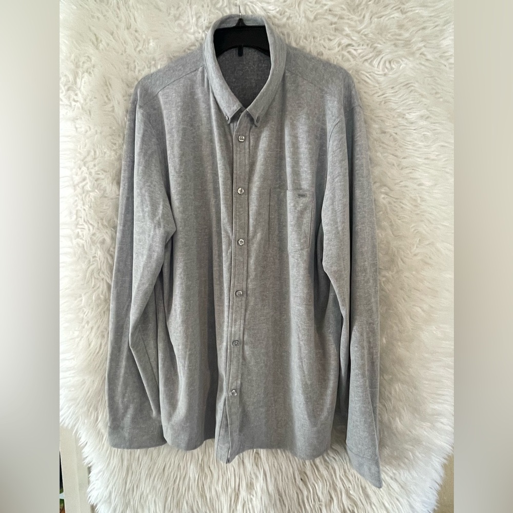 Vuori Men’s Long Sleeve Ace Button Down Shirt. 
Size XXL; style: V185